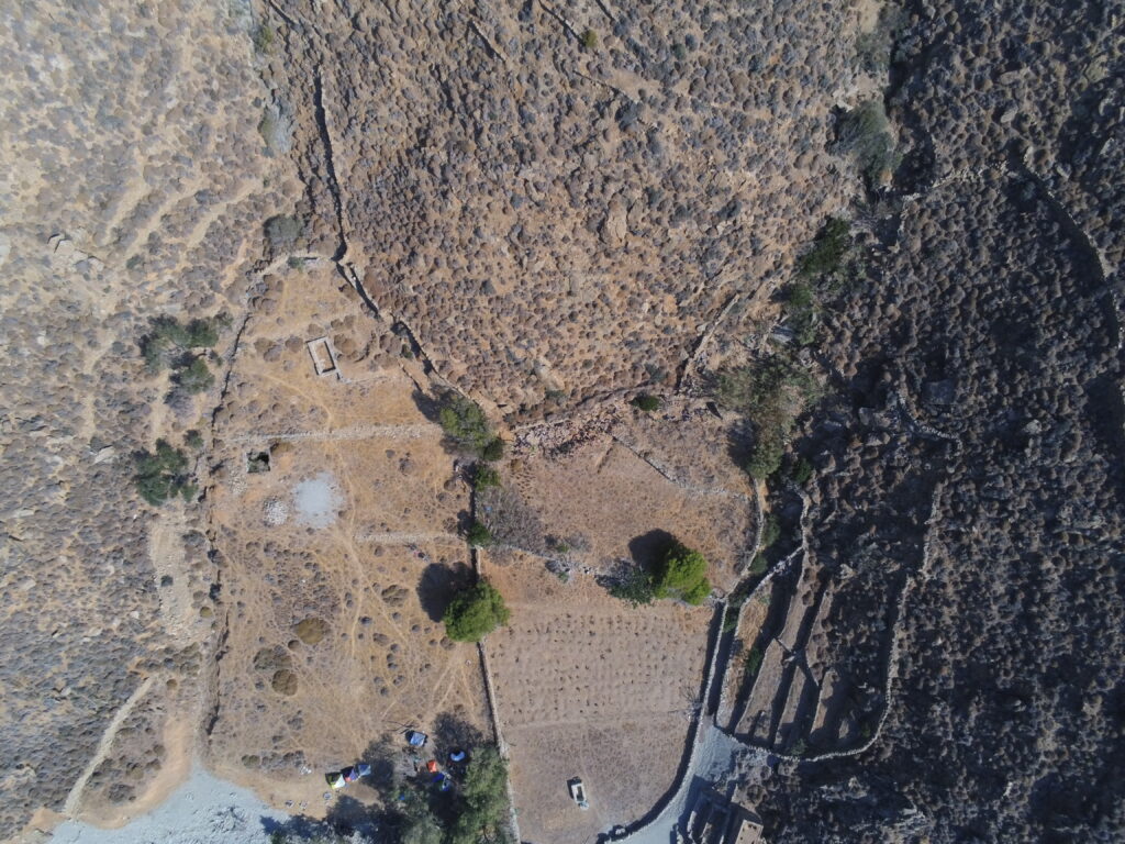 5 .Εναέρια αποτύπωση με Χρήση ΣμηΕΑ (Drone) και χαρτογράφηση αναβαθμίδων (πεζούλων) για τον προσδιορισμό του αγροτικού χαρακτήρα ιστορικά καλλιεργούμενων εκτάσεων στα νησιά των Κυκλάδων (ενδεικτικά Αμοργός, Κέα, Άνδρος). — φωτογραφία 1
